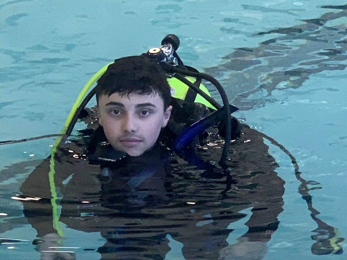 A student at the surface during a pool session